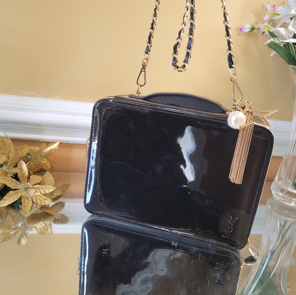 Yves Saint Lauren - Picture 16 of 17